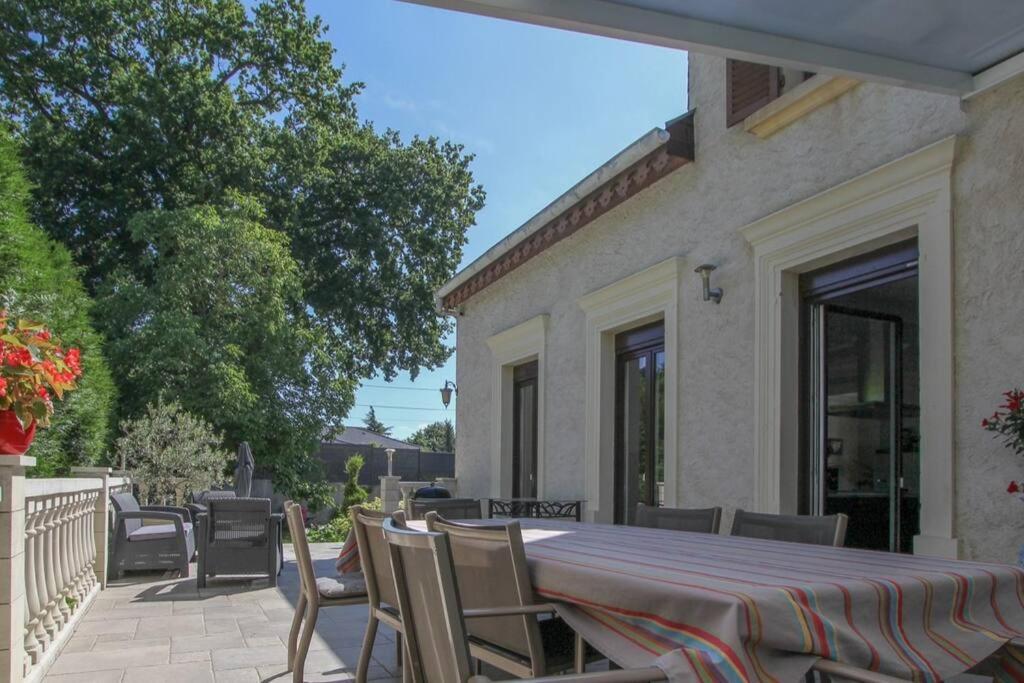 Alba Avec Piscine Et Villa *